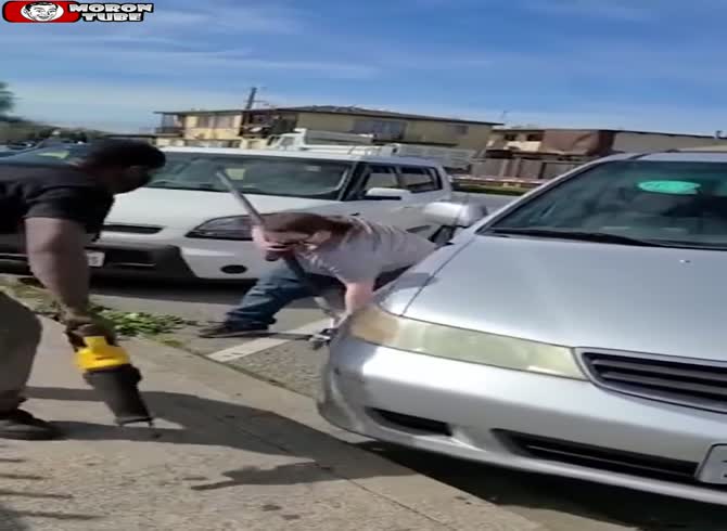 Video :Woman and man caught stealing catalytic converter
